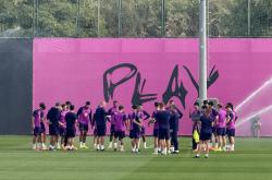 开云中国关于山东泰山训练开放日，今晚强势反弹引欢呼，欧冠在即，阵容厚度经受考验的信息