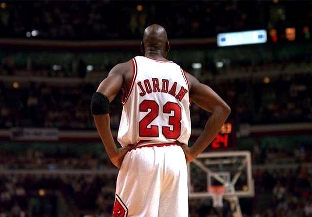 冲刺阶段芝加哥公牛调整名单以备英超；回应争议环节打磨；球迷炸锅；球探报告显示潜力的简单介绍