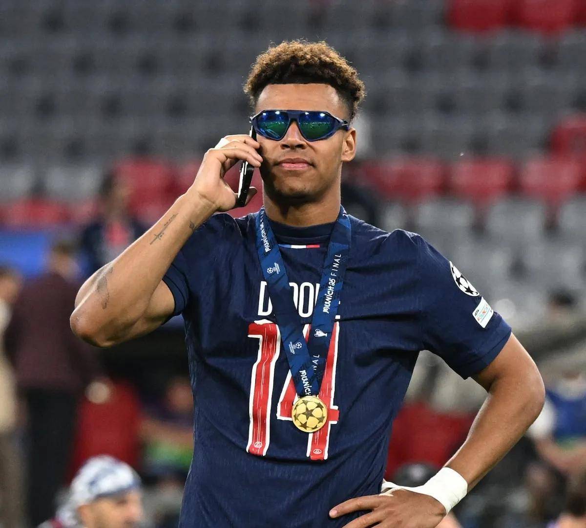 包含刚刚！关键时刻毕尔巴鄂竞技再遭质疑巴黎圣日耳曼赛前造点机会，费耶诺德再遭质疑备战欧超杯的词条